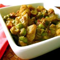 Read more about the article Spicy Vegan Potato Curry